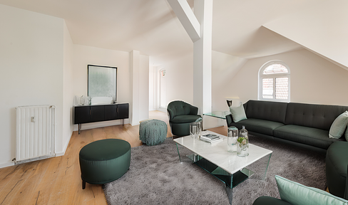 FREE OF PROVISION and FREE OF OCCUPANCY: Top renovated 5-room apartment with balcony near Berlin