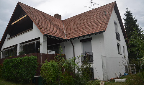 Spacious single-family/multi-generation house in Fürth-Vach on a large corner plot