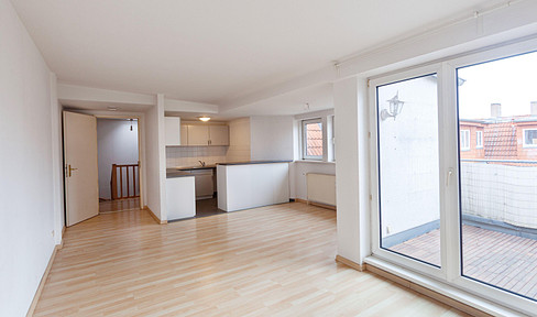 Available top floor apartment (maisonette) directly on Boxhagener Platz in a quiet location