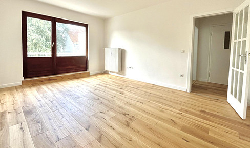 Refurbished 2-room apartment with balcony in quiet residential street