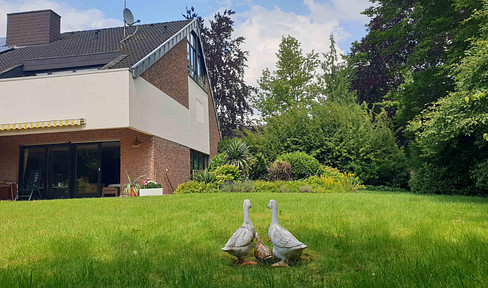 Modernized semi-detached house in an exclusive location