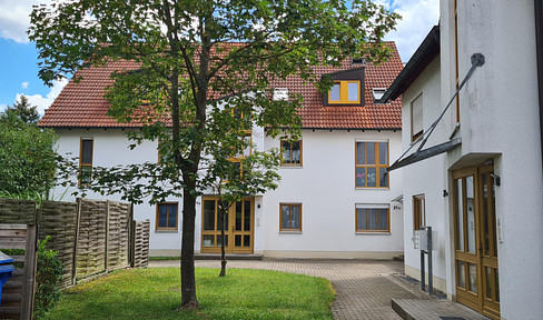 Gelegenheit! Zwei-Zimmer Dachgeschoss Wohnung in ruhiger Lage