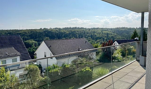 Exklusive Neubau 4,5 Zimmer Wohnung, Traumhafter Weitblick über den Wald