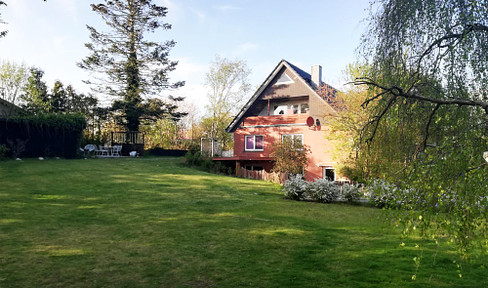 Spacious maisonette apartment with 5 rooms, garden and balcony in a quiet location near Schleswig