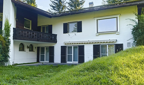 REH with fantastic mountain views on 954 sqm