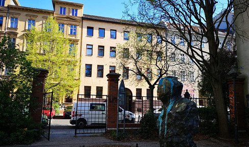 Well-maintained apartment building with lots of potential in a quiet location in Berlin-Mitte-Gesundbrunnen