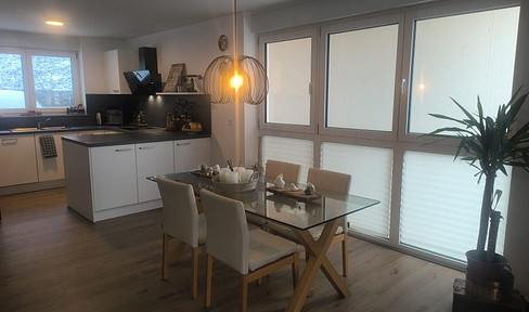 Attractive, sunny DHH with stunning views