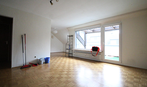 Bright 2.5 room attic apartment, balcony with canopy