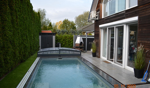 Fantastic luxury detached house with conservatory, swim and fun pool, double carport