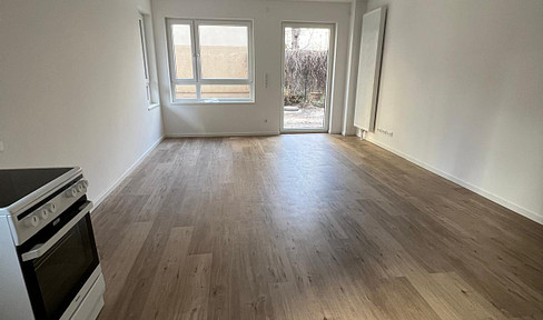 New building in Friedrichshain! Lovingly bright with spacious balcony & elevator (for 1 person only)