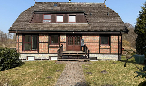 Multi-family house/generational house with large plot