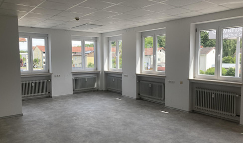 Helle Büro-/Praxisräume mit optionalem Lager in Neuötting zu vermieten!