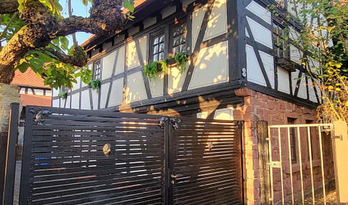 Historic courtyard property, living in a unique way. For sale, commission-free.