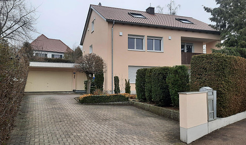 Schönes top saniertes Einfamilienhaus auch für mehrere Generationen, ohne Provision!