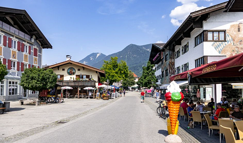 Looking for a new tenant for a commercial space in a pedestrian zone in the center of Garmisch (available from approximately September 26th).