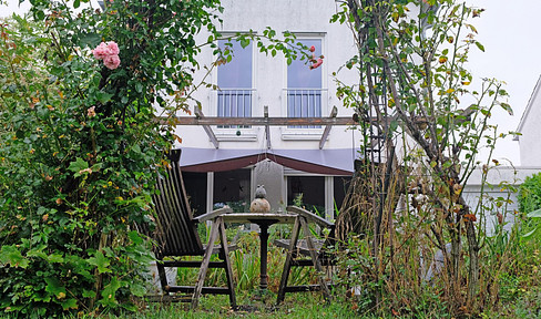 Offen gestaltetes Haus in ruhiger Lage mit idyllischem Garten