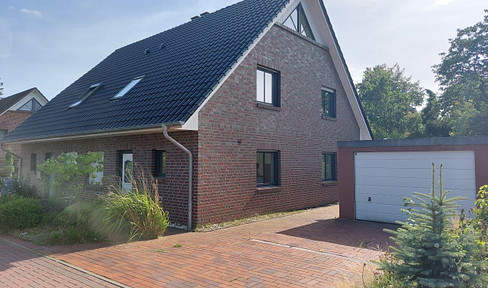 Semi-detached house as good as new with garage