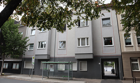 639,06 m² MFH with 8 apartments, 6 garages, 4 parking spaces, stable, garden ! Land value € 185.800,00 !