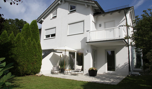 Modern semi-detached house in a quiet location in Grünwald