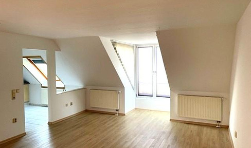 Helle und charmante 2,5-Zimmer-Wohnung mit offener Einbauküche