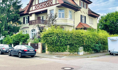 Art nouveau villa in a quiet location close to the city center