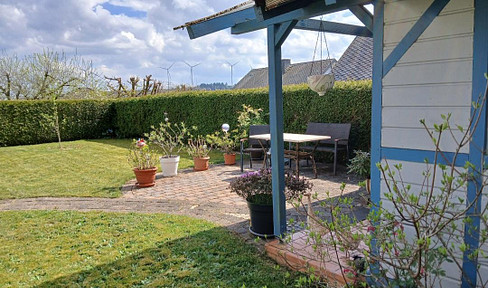 Beautiful living can be so easy - Spacious, charming bungalow with basement