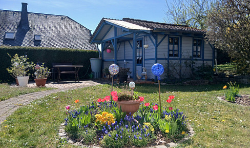 Beautiful living can be so easy - Spacious, charming bungalow with basement