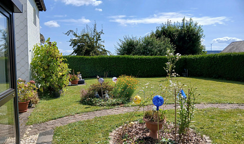 Beautiful living can be so easy - Spacious, charming bungalow with basement