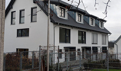 150qm Reihenhaus Ilsfeld XXL Keller - Einbauküche - 2,5 Bäder - 2 Garagen