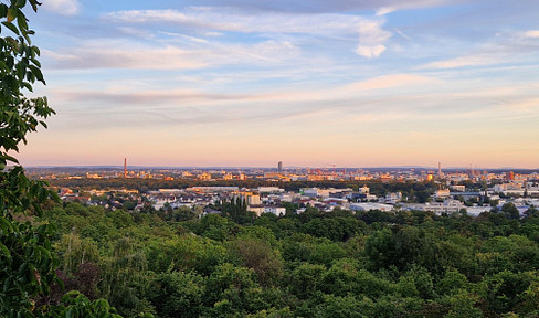 Im Penthouse-Stil: lichtdurchflutete Maisonette-Wohnung mit sensationellem Fernblick