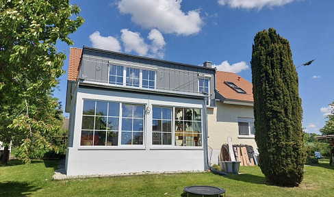 Family-friendly, commission-free semi-detached house with development potential in Mönchsroth