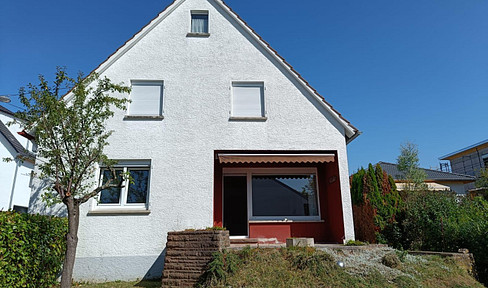 Detached house with sunny garden