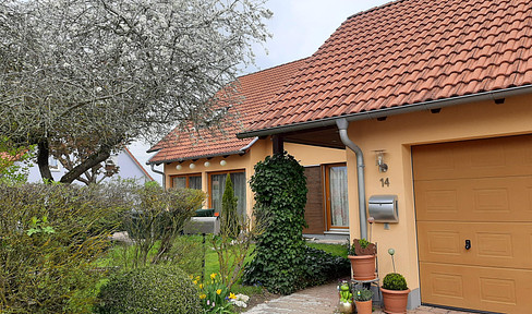 Feel-good house with fantastic garden and large double garage