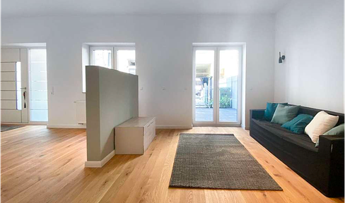 Core-renovated ground floor apartment with garden/terrace in Südstadt