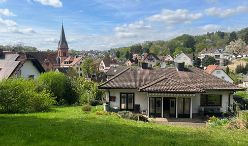 großes Grundstück mit Bungalow