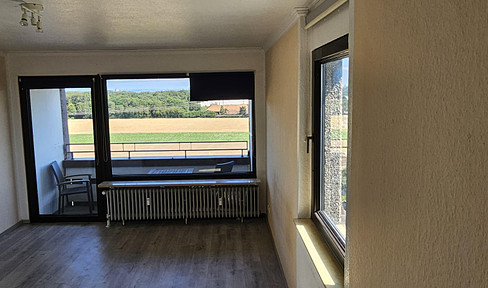 helle 2-Zimmer-Wohnung mit Balkon und tollem Panoramablick