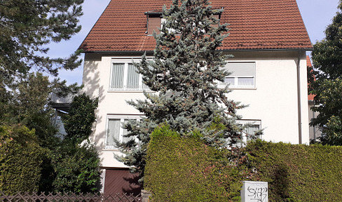 Helles 1-3 Familienhaus mit großem Garten in zentraler Lage von S-Sillenbuch
