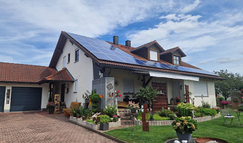 Gepflegtes Haus mit schönem Garten