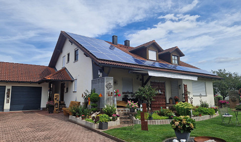 Gepflegtes Haus mit schönem Garten