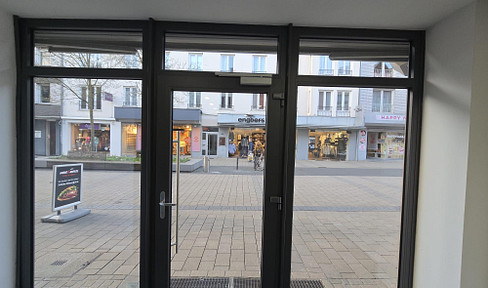 Attractive retail in a very good location!