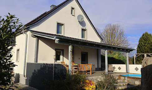 Ideal for commuters - commission-free - detached house with large plot in Bruckberg/Gündlkofen