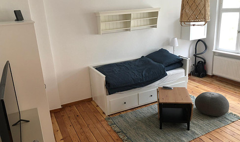 Very quiet location near Boxhagener Kiez - cozy furnished old building apartment with charm!