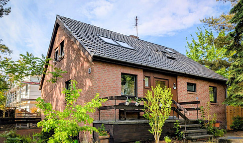 Detached house with garage in prime location near Berlin-Frohnau, 150 m² living space, full basement