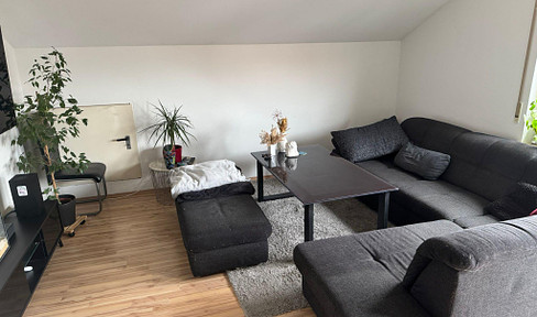 Gemütliche 2 Zimmer-Dachgeschosswohnung mit Balkon in Großkarolinenfeld