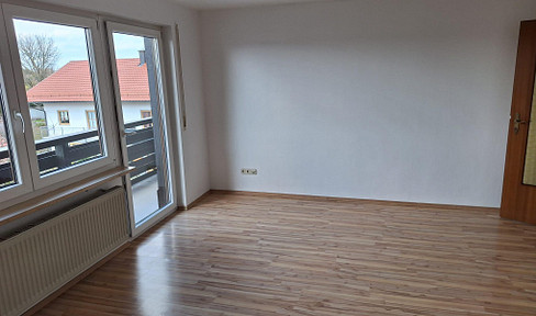 Helle 2 Zimmer-Dachgeschosswohnung mit Balkon in Großkarolinenfeld
