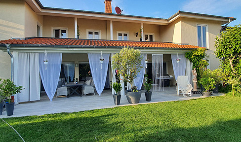 Mediterrane Villa mit luxuriösem Flair und Traumgrundstück