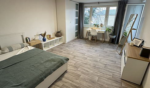 Helles, möbliertes 21-qm-Zimmer mit Balkon (inkl. Internet) in 3er WG nahe Zentrum & Uni"