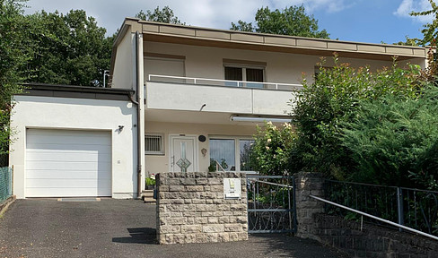 Familienfreundliches Einfamilienhaus mit Balkon, Terrasse, Garten