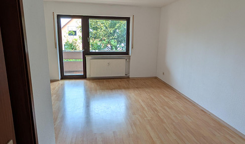 Quiet single apartment with large balcony & parking space