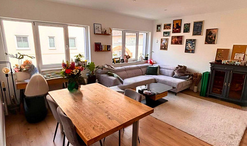Moderne Wohnung mit Balkon
